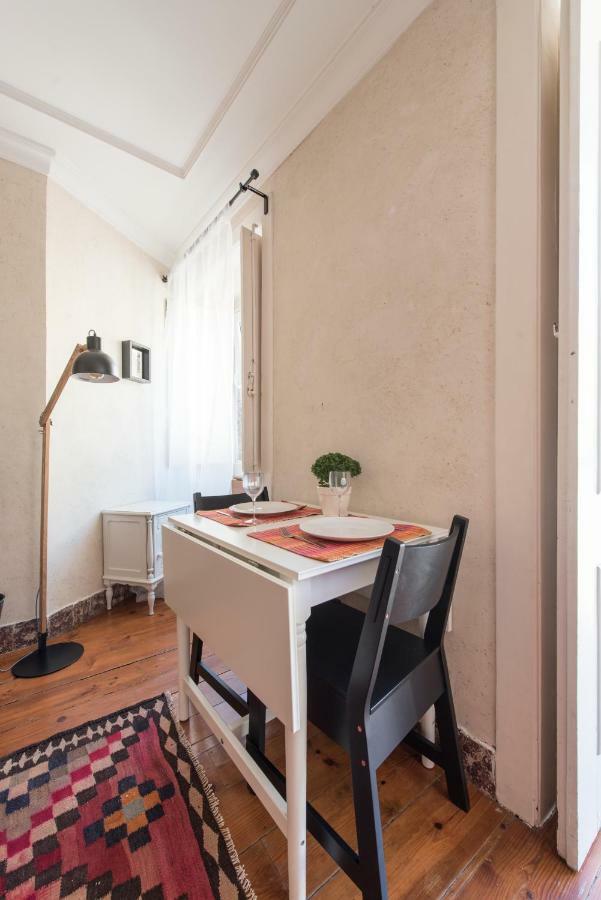Cozy Apartment In Historic Center Lisabona Exterior foto